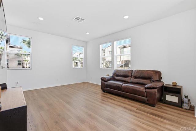 Detail Gallery Image 10 of 37 For 2323 Stardust, Escondido,  CA 92025 - 2 Beds | 2/1 Baths