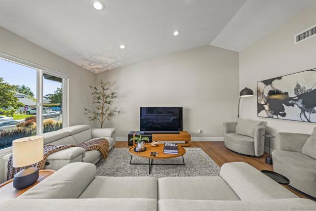 9480 Avenida Acero, Spring Valley CA: https://media.crmls.org/mediaz/49dd73db-959e-4cf1-8498-e2ece1842597.jpg