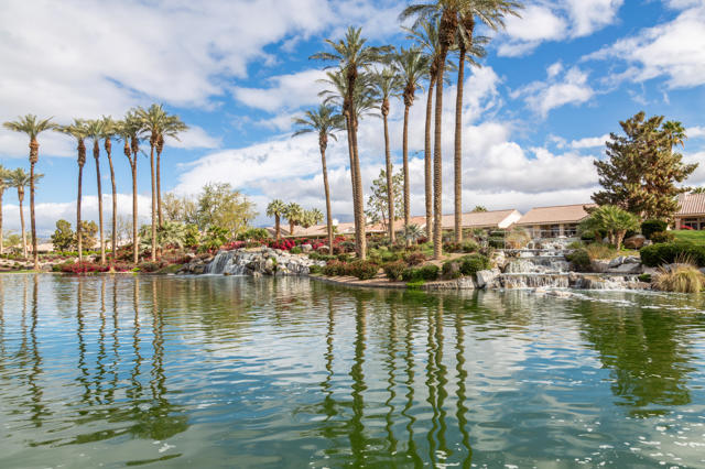 35193 Rosemont Drive, Palm Desert CA: https://media.crmls.org/mediaz/49de1c1d-796d-46d6-a5c4-1ff3062cc602.jpg