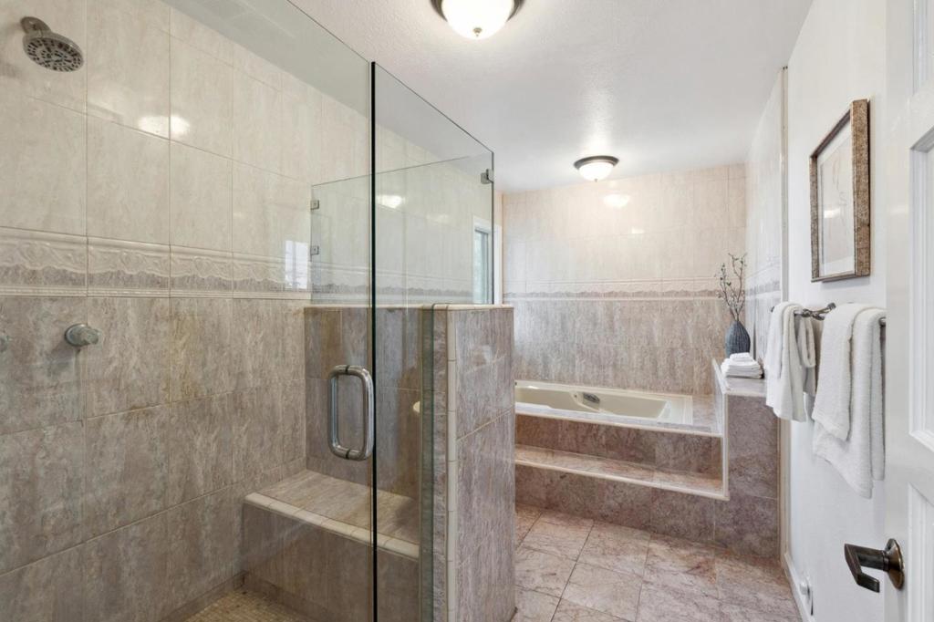 https://media.crmls.org/mediaz/49de348e-56b6-468e-8563-c254e2f61458.jpg?preset=X-Large