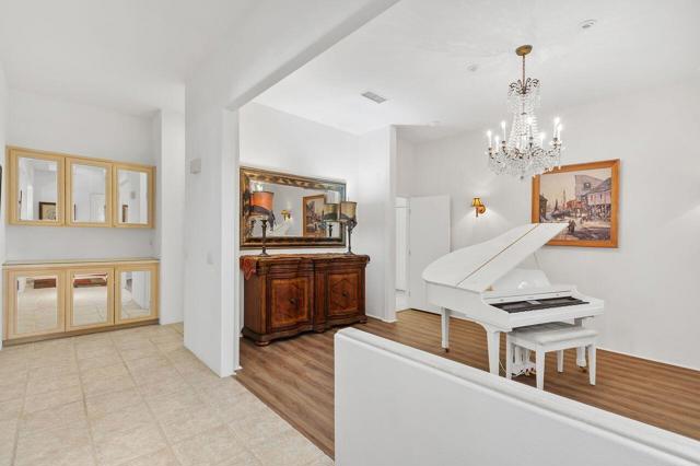 205 Kavenish Drive, Rancho Mirage CA: https://media.crmls.org/mediaz/49de59d2-b722-487a-8ba0-1e288c76f041.jpg