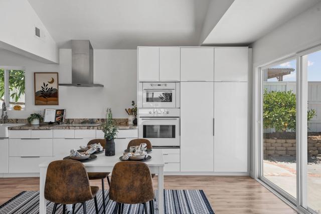 4503 Carnaby, Carlsbad CA: https://media.crmls.org/mediaz/49de8f10-661e-4d53-8626-50b061b47536.jpg