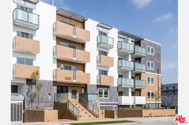 120 S Orlando Avenue, Los Angeles CA: https://media.crmls.org/mediaz/49deaec5-ab7a-4a42-98ad-e21b8ad190da.jpg