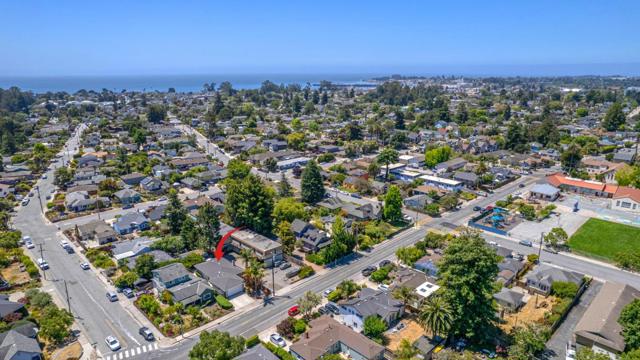 1422 Broadway, Santa Cruz CA: https://media.crmls.org/mediaz/49deea12-ea89-412b-8dc0-42f86a9f7ab1.jpg