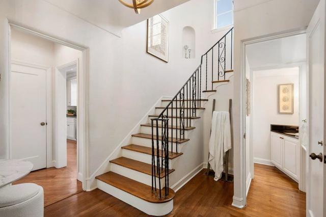 526 W Poplar Avenue, San Mateo CA: https://media.crmls.org/mediaz/49df3345-338b-4f1d-8d61-c9bbd681fccc.jpg