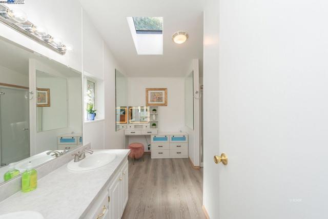430 Bridge Rd, Douglas City CA: https://media.crmls.org/mediaz/49df5dc3-b405-4c5b-b073-0da27847c13f.jpg
