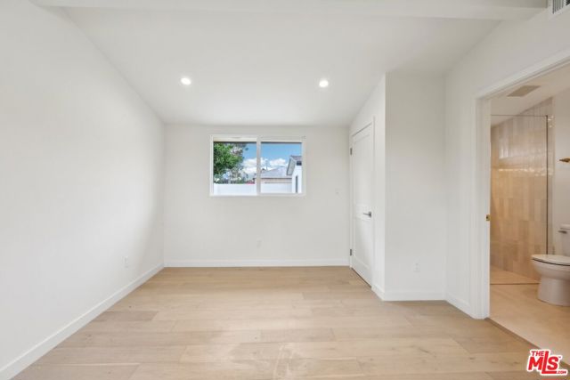 6731 Delco Avenue, Winnetka CA: https://media.crmls.org/mediaz/49dff307-2502-4795-8572-a592cc47cfac.jpg