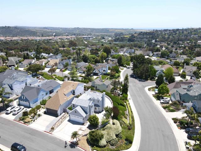 4503 Carnaby, Carlsbad CA: https://media.crmls.org/mediaz/49e0cb47-ecb6-4642-b059-d839e585b3c4.jpg