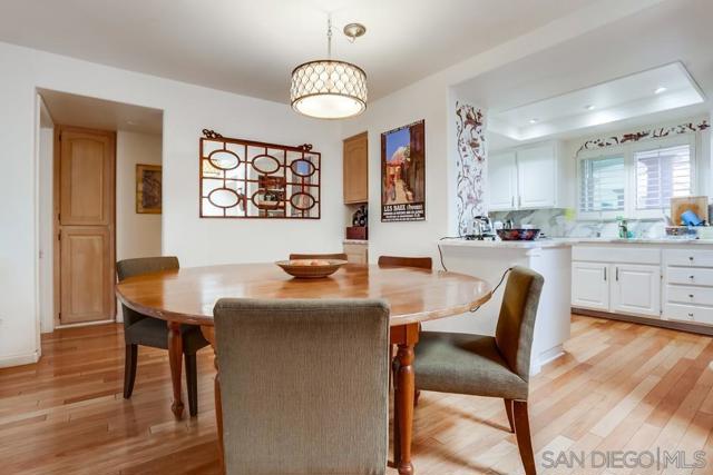 7560 Eads Ave, La Jolla CA: https://media.crmls.org/mediaz/49e14274-34f1-4ffd-9446-d4f05e0f76c9.jpg