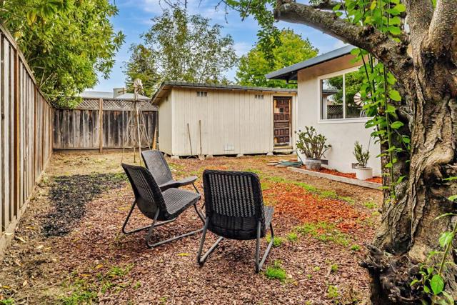 2259 Chanticleer Avenue, Santa Cruz CA: https://media.crmls.org/mediaz/49e187b7-9725-4ba8-be01-53bd9447bd72.jpg