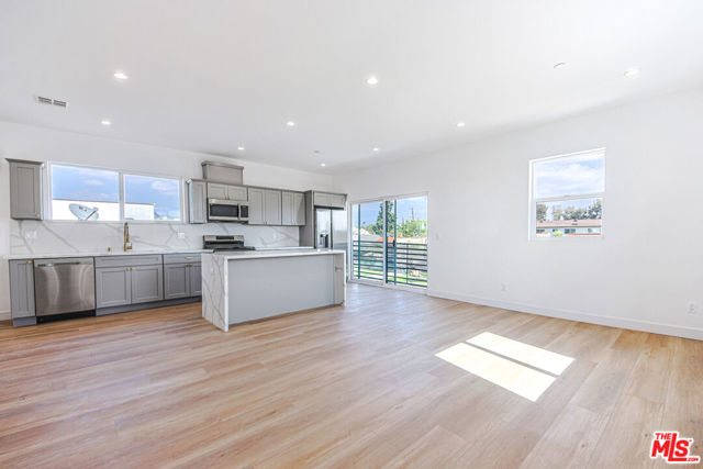 1923 Carmona Avenue, Los Angeles CA: https://media.crmls.org/mediaz/49e1ea0d-d24a-4410-90bd-e600f208e211.jpg