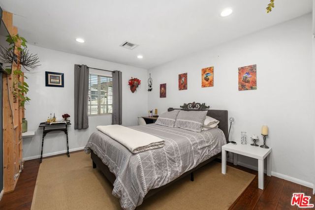 13280 Raven Street, Sylmar CA: https://media.crmls.org/mediaz/49e22d14-c0dd-405d-bb67-62929167d81c.jpg