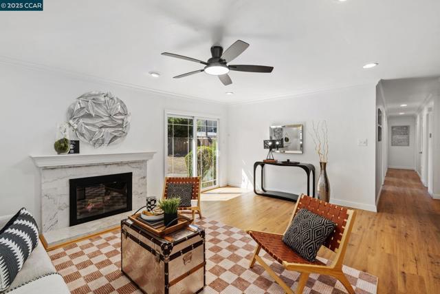 1950 Emerald St, Concord CA: https://media.crmls.org/mediaz/49e23240-bab6-4709-8995-4b0b7ebcdde4.jpg