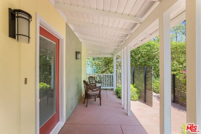 2249 Linnington Avenue, Los Angeles CA: https://media.crmls.org/mediaz/49e232e4-bb55-425c-8a05-b84dd9a7d51b.jpg