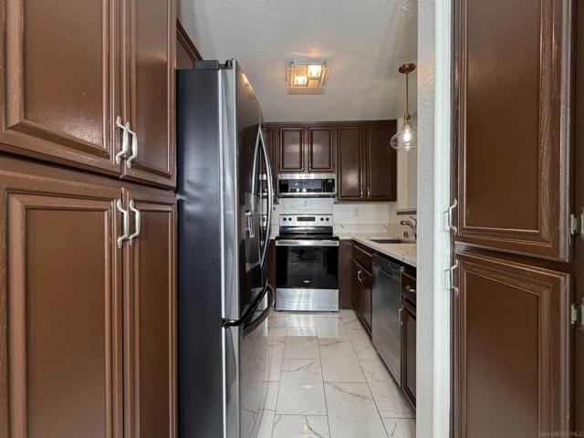 2057 Burton St, San Diego CA: https://media.crmls.org/mediaz/49e26167-accd-48c1-b837-de326d8ec3cf.jpg