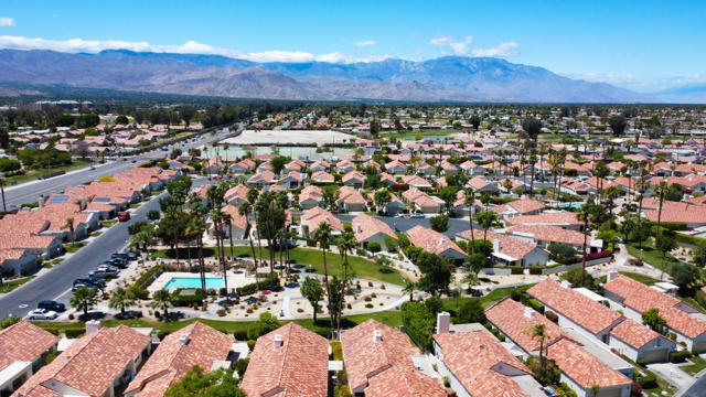 43870 Via Granada, Palm Desert CA: https://media.crmls.org/mediaz/49e2b15b-88da-4e6f-b5d9-8c29e3dee626.jpg