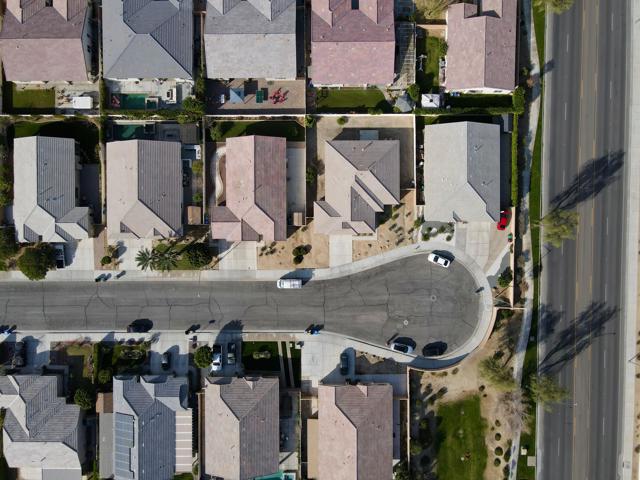 82982 Wheatley Court, Indio CA: https://media.crmls.org/mediaz/49e2e000-2bcb-4075-817f-a59caa2d0577.jpg