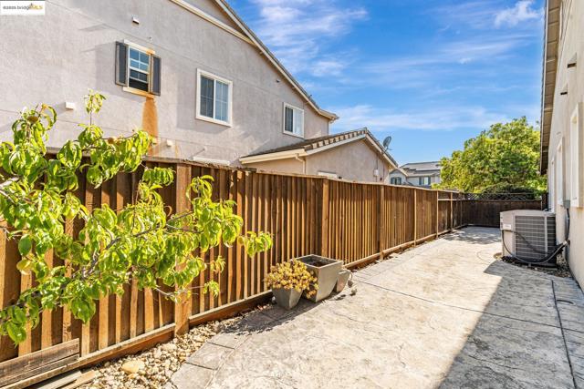 43 Sorrel Ct, Oakley CA: https://media.crmls.org/mediaz/49e31020-72a3-47d0-a6f8-91230d0941be.jpg