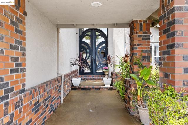 5090 Double Point Way, Discovery Bay CA: https://media.crmls.org/mediaz/49e34208-1754-4a9c-bf8e-eee8bbd2f03e.jpg