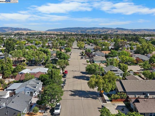 741 N N St, Livermore CA: https://media.crmls.org/mediaz/49e376b8-23a9-447d-93f9-3abd5dd27370.jpg