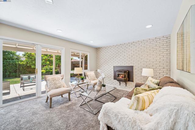 2082 Boxwood Way, Fremont CA: https://media.crmls.org/mediaz/49e39b8a-be19-4057-8b84-ee22d35984cd.jpg