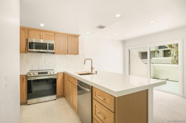17925 Caminito Pinero, San Diego CA: https://media.crmls.org/mediaz/49e3b5c4-ddd3-4301-bc5a-6fec9d891f61.jpg