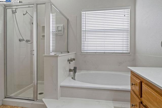 1429 BLUESAGE COURT, Tracy CA: https://media.crmls.org/mediaz/49e53ccd-f598-4124-ba7e-b2cf379d54ec.jpg