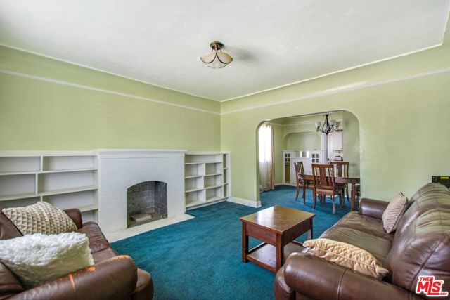 604 W 106th Street, Los Angeles CA: https://media.crmls.org/mediaz/49e5789a-4224-4692-a8ef-9be9a347cac3.jpg