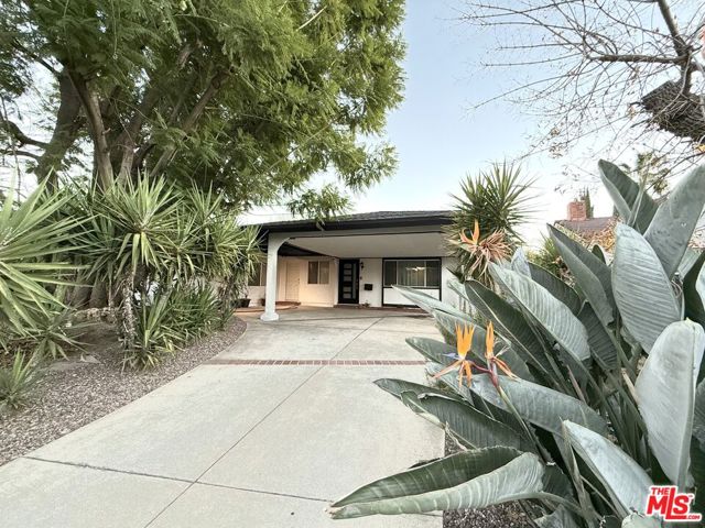 23744 Hartland Street, West Hills CA: https://media.crmls.org/mediaz/49e5ce19-1a39-4f3f-a96b-f2656a322035.jpg