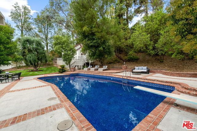 19159 Rosita Street, Tarzana CA: https://media.crmls.org/mediaz/49e622af-f7f4-4089-99ca-9e3b9a867a0f.jpg