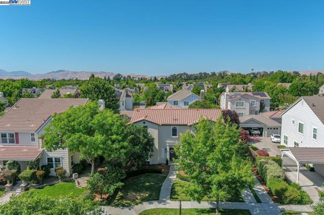 5640 Carnegie Way, Livermore CA: https://media.crmls.org/mediaz/49e63c93-302b-4194-8cea-fbc6b23920b3.jpg