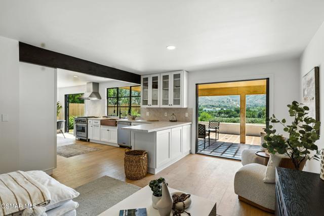 30670 Passageway Place, Agoura Hills CA: https://media.crmls.org/mediaz/49e64d5c-10a0-489f-8af6-7c0bcd7d8d3c.jpg