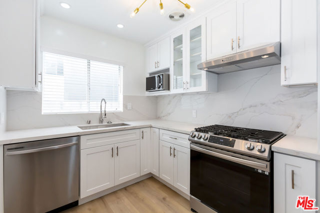 1268 N SWEETZER Avenue, West Hollywood CA: https://media.crmls.org/mediaz/49e6befb-e739-474a-bffd-66f219662adb.jpg