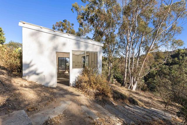 25311 Jesmond Dene Road, Escondido CA: https://media.crmls.org/mediaz/49e6d453-4bc8-475e-aac1-530470b58dee.jpg