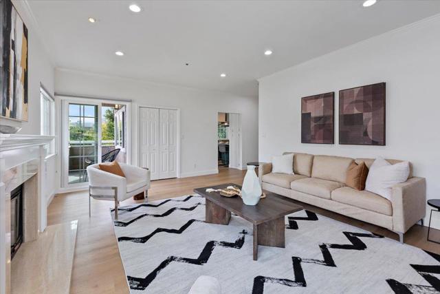 1233 Bellevue Avenue, Burlingame CA: https://media.crmls.org/mediaz/49e77ea3-1b20-4e24-a7c0-7567ff613863.jpg
