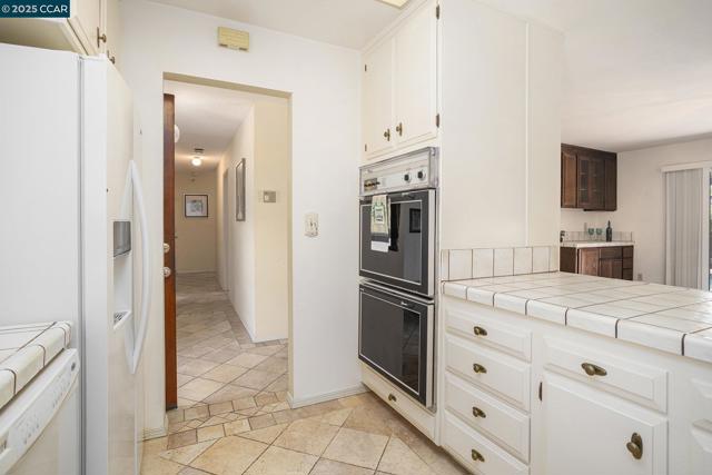 3323 Diablo Cir, Pinole CA: https://media.crmls.org/mediaz/49e7879d-bdba-43a4-821e-8be3b62cd610.jpg