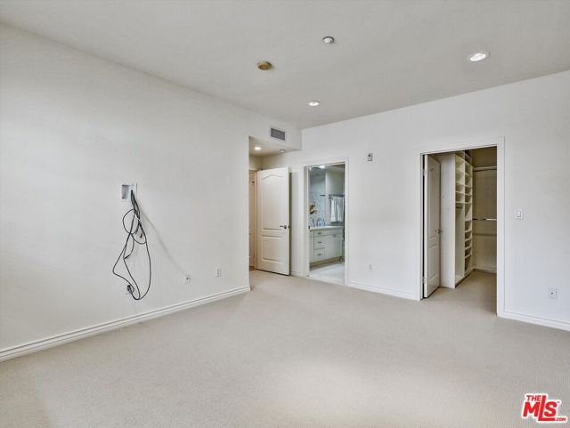 320 S Willaman Drive, Los Angeles CA: https://media.crmls.org/mediaz/49e811c2-2d82-4797-b1b7-5480bf6a49be.jpg