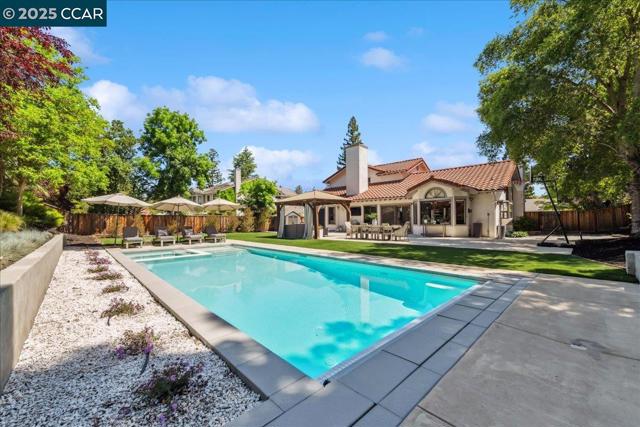 97 Woodranch Cir, Danville CA: https://media.crmls.org/mediaz/49e8afce-6302-4e34-b63e-e8f9a82758bc.jpg