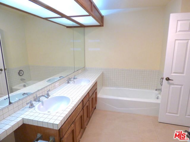 5930 Tampa Avenue, 101 photo 8