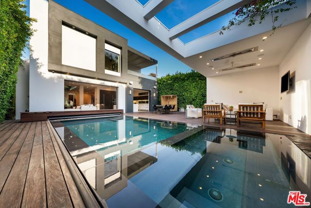 5 Bed Home for Sale in Los Angeles, California