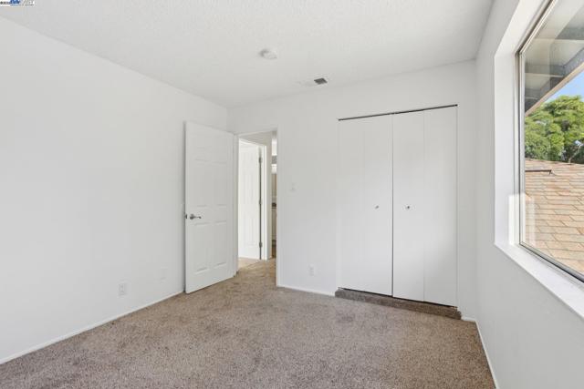 1042 Mohr Ln, Concord CA: https://media.crmls.org/mediaz/49e9d25b-3113-4f55-9172-00f01897a1da.jpg