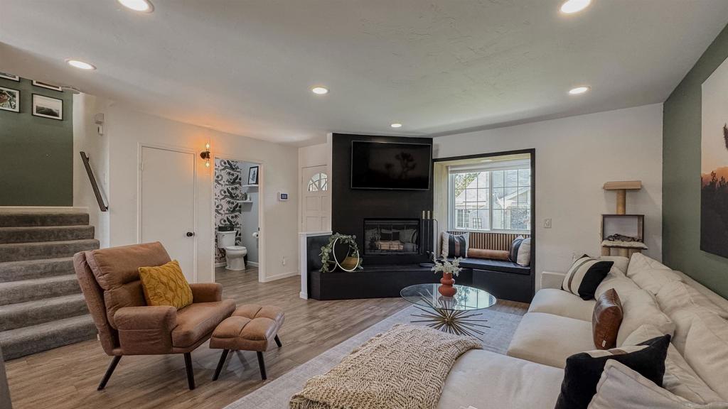 MLS #250033095SD img 8