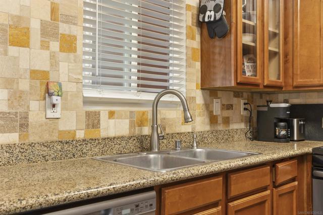 530 Calle Montecito, Oceanside CA: https://media.crmls.org/mediaz/49ea1d50-93e0-4f7d-ad36-543f2318a614.jpg