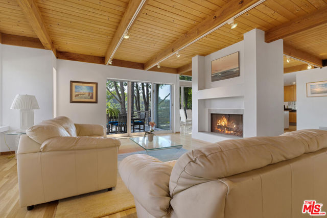 2753 Nichols Canyon Road, Los Angeles CA: https://media.crmls.org/mediaz/49ea9637-44f2-44dc-8fc6-88a4172d0886.jpg