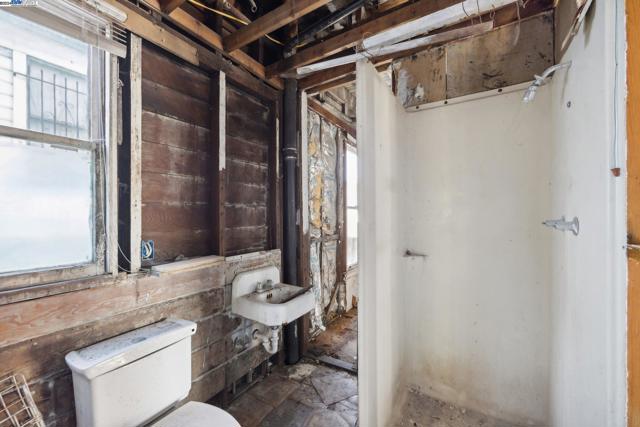 Image 21 of 48 For 1291 55th St