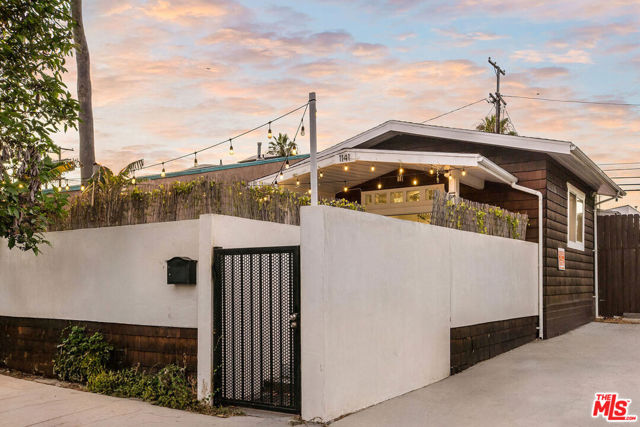 1141 Cabrillo Avenue, Venice CA: https://media.crmls.org/mediaz/49eb5f5f-ac37-482b-a580-4e3f14a3b574.jpg