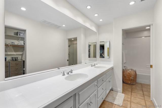 16936 Via de Santa Fe, Rancho Santa Fe CA: https://media.crmls.org/mediaz/49eb8abb-cae3-4ed1-af32-dd04940af56f.jpg