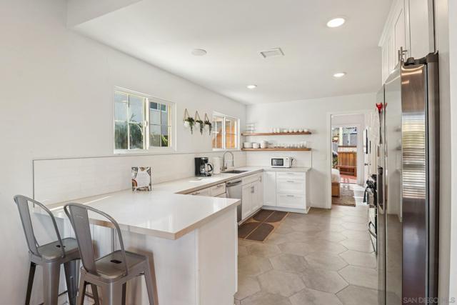 4851 Narragansett Ave, San Diego CA: https://media.crmls.org/mediaz/49eb8dac-1a6c-45ba-a87e-7a7896578894.jpg