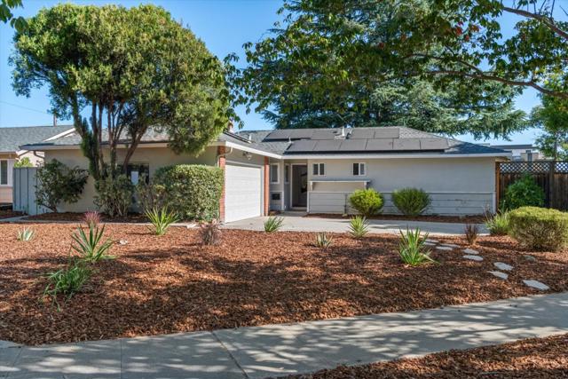 100 Highland Oaks Drive, Los Gatos CA: https://media.crmls.org/mediaz/49eda40b-2c67-4ce7-8709-b110402f9f17.jpg