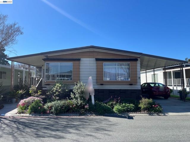 1050 Borregas Ave, Sunnyvale CA: https://media.crmls.org/mediaz/49edae19-6ebd-40a8-86b1-1975d9230b44.jpg